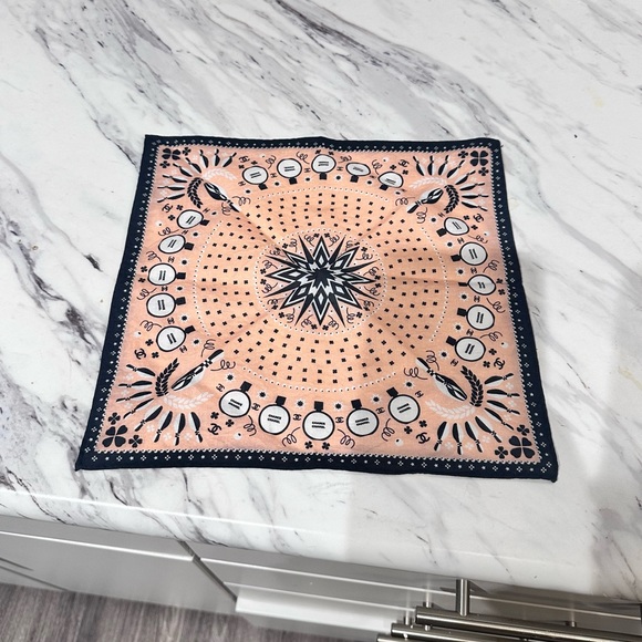 Authentic CHANEL pocket square with fragrances - Picture 2 of 3